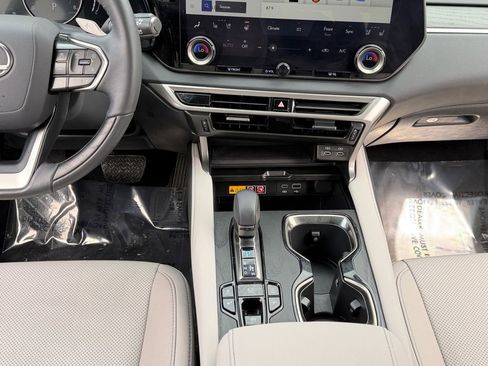 Used 2024 Lexus RX 350 AWD image 13