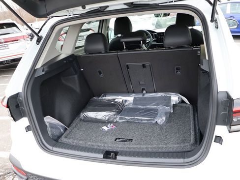 New 2026 Volkswagen Taos SE image 19