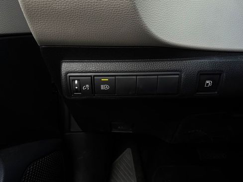 Used 2025 Toyota Corolla LE FWD image 20