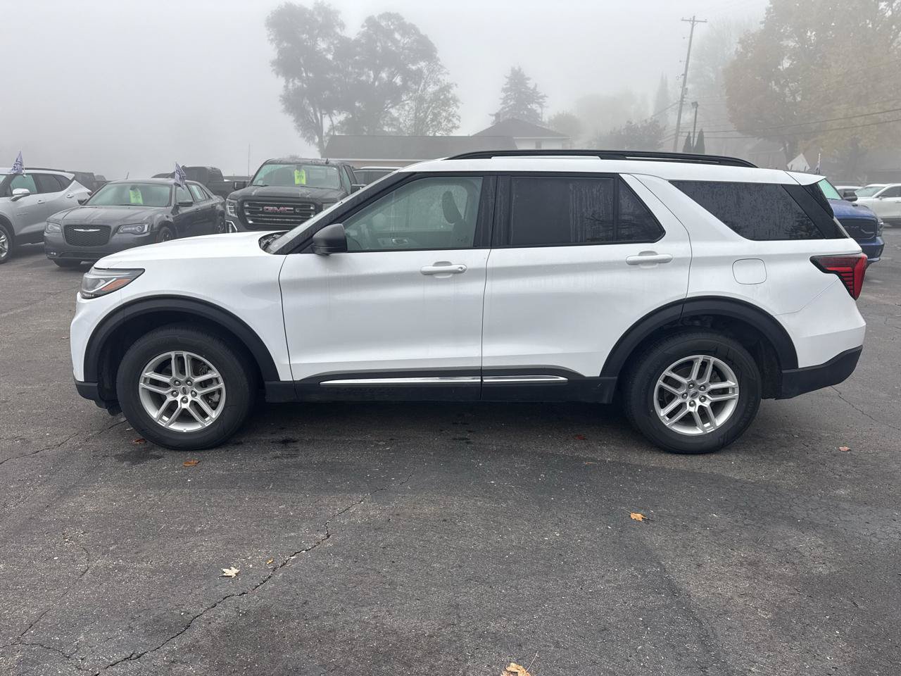 Used 2025 Ford Explorer Active AWD/4WD image 4
