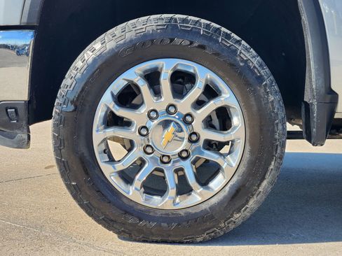 Used 2025 Chevrolet Silverado 2500 LTZ w/ LTZ Convenience Package image 11