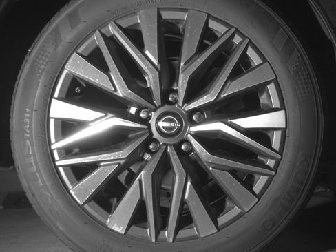 Used 2025 Nissan Altima 2.5 SV FWD image 13
