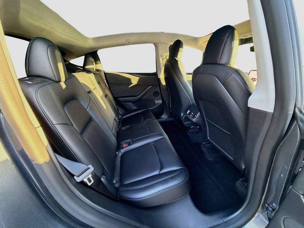Used 2022 Tesla Model Y Performance AWD/4WD image 30