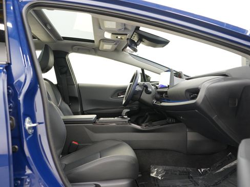 Used 2024 Toyota Prius XLE AWD/4WD image 11