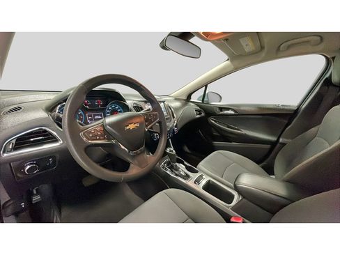 Used 2018 Chevrolet Cruze LT w/ Convenience Package FWD image 11