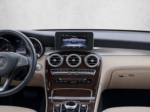 Used 2017 Mercedes-Benz GLC 300 4MATIC image 26