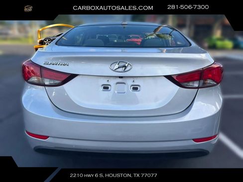 Used 2014 Hyundai Elantra SE w/ Option Group 02 FWD image 4