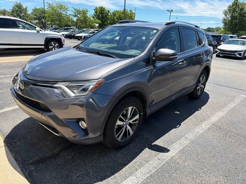 Used 2018 Toyota RAV4 XLE FWD image 1