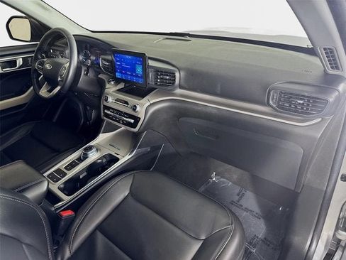 Used 2022 Ford Explorer XLT w/ Equipment Group 202A RWD image 30