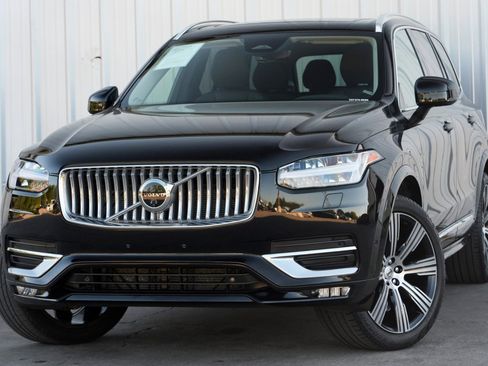 Used 2025 Volvo XC90 B6 Plus w/ Protection Package Premier image 3