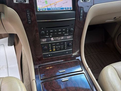 Used 2013 Cadillac Escalade ESV Premium AWD/4WD image 11