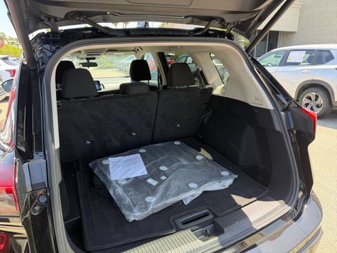 Used 2025 Nissan Rogue SV FWD image 32