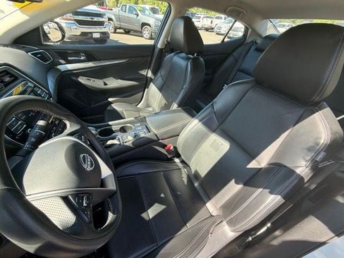 Used 2023 Nissan Maxima SV w/ Floor Mat Group FWD image 12