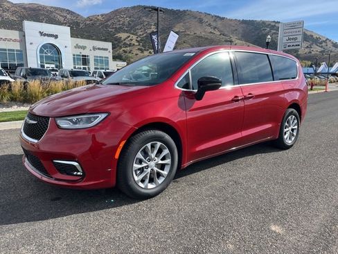 New 2026 Chrysler Pacifica Select image 8