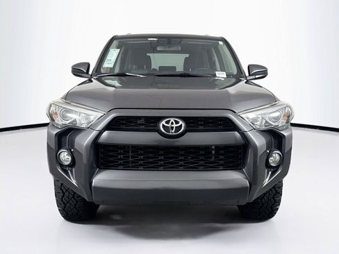 Used 2017 Toyota 4Runner SR5 AWD/4WD image 8