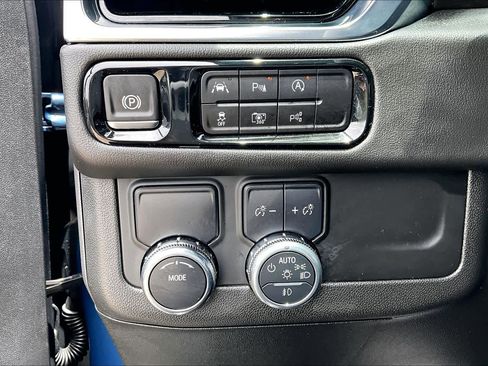 Used 2025 GMC Yukon Elevation RWD image 36