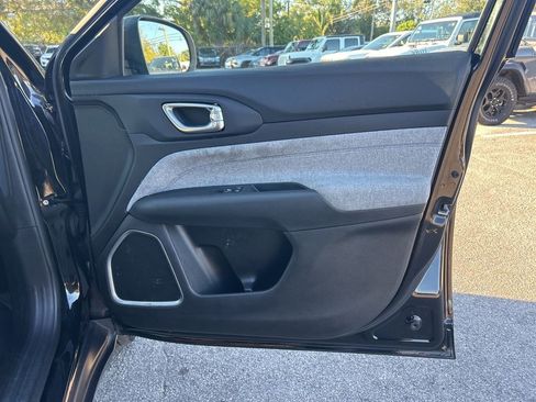 Used 2024 Jeep Compass Latitude image 26