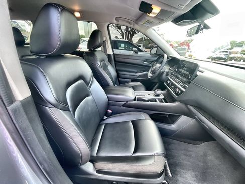 Used 2023 Nissan Pathfinder SL FWD image 27