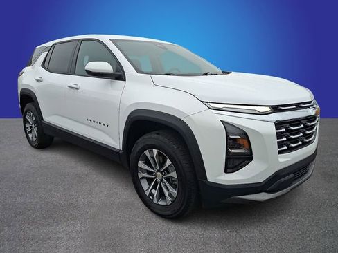 Used 2026 Chevrolet Equinox LT FWD image 3