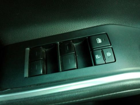 Used 2020 Toyota Highlander XLE image 42