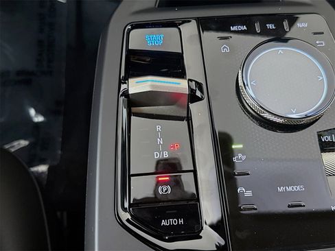 New 2026 BMW iX xDrive60 w/ Premium Package image 17