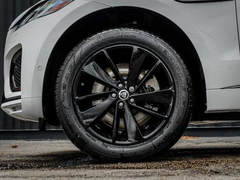 New 2026 Jaguar F-PACE R-Dynamic S image 4