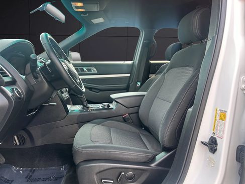Used 2017 Ford Explorer XLT AWD/4WD image 12