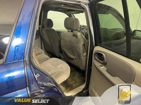 Used 2004 Chevrolet TrailBlazer LS w/ LS Preferred Equipment Group AWD/4WD image 11