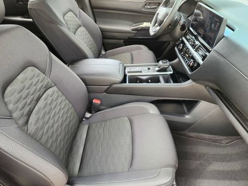 Used 2026 Nissan Pathfinder SV w/ SV Premium Package FWD image 15