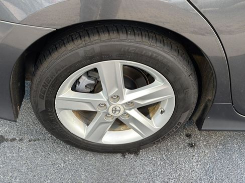 Used 2012 Toyota Camry SE image 30