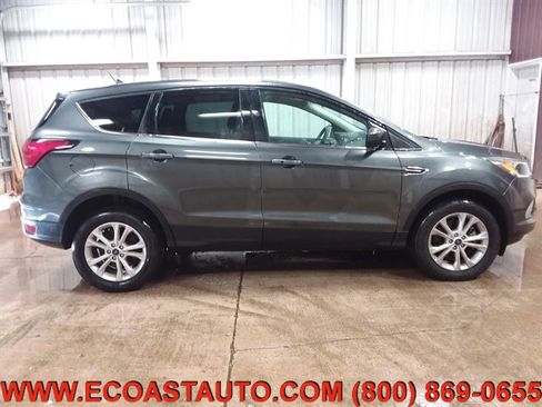 Used 2019 Ford Escape SE image 3