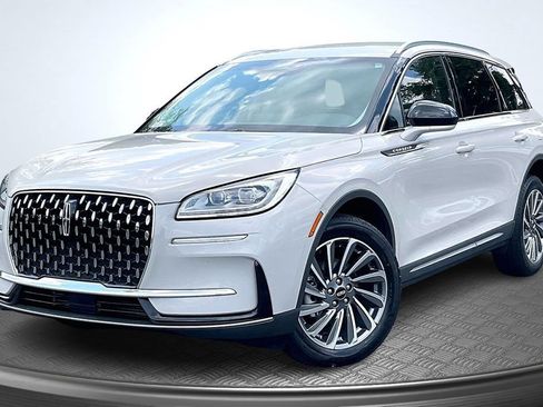 Used 2023 Lincoln Corsair Reserve FWD image 3