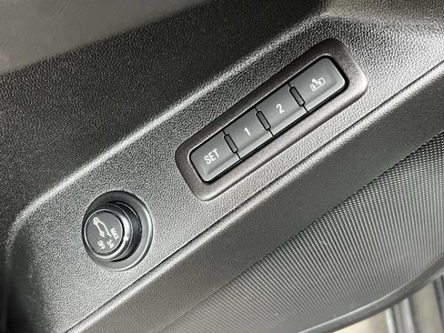 Used 2018 Chevrolet Equinox Premier image 31