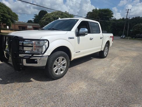 Used 2018 Ford F150 Lariat w/ Equipment Group 502A Luxury AWD/4WD image 4