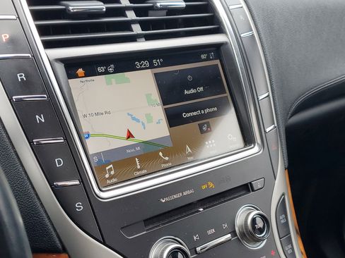 Used 2019 Lincoln Nautilus Reserve image 16