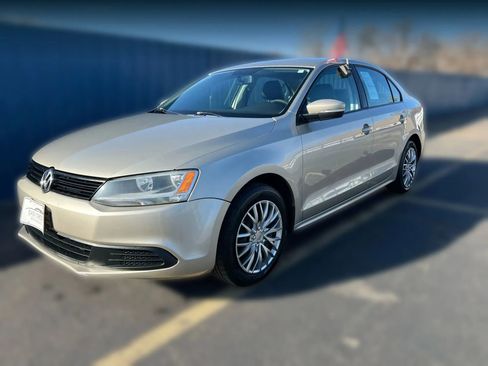 Used 2014 Volkswagen Jetta SE image 3