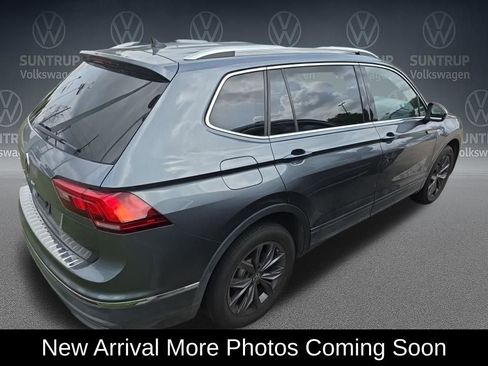 Used 2023 Volkswagen Tiguan SE image 3