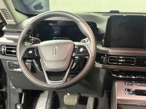 Used 2025 Lincoln Aviator AWD w/ Jet Appearance Package image 12