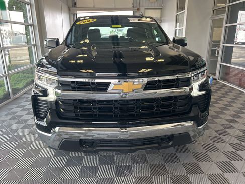 Used 2022 Chevrolet Silverado 1500 LT image 2