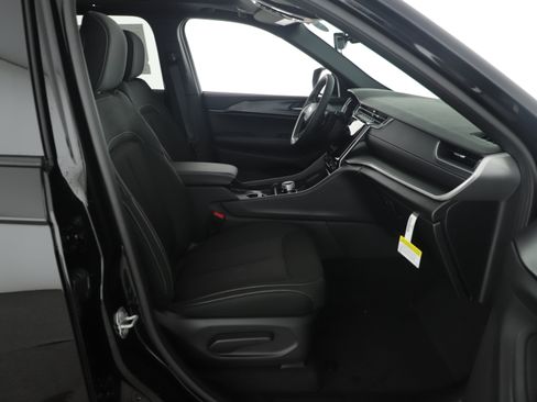 New 2025 Jeep Grand Cherokee Laredo X w/ Luxury Tech Group I image 14