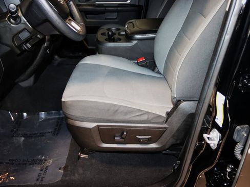 Used 2022 RAM 1500 Classic SLT image 32