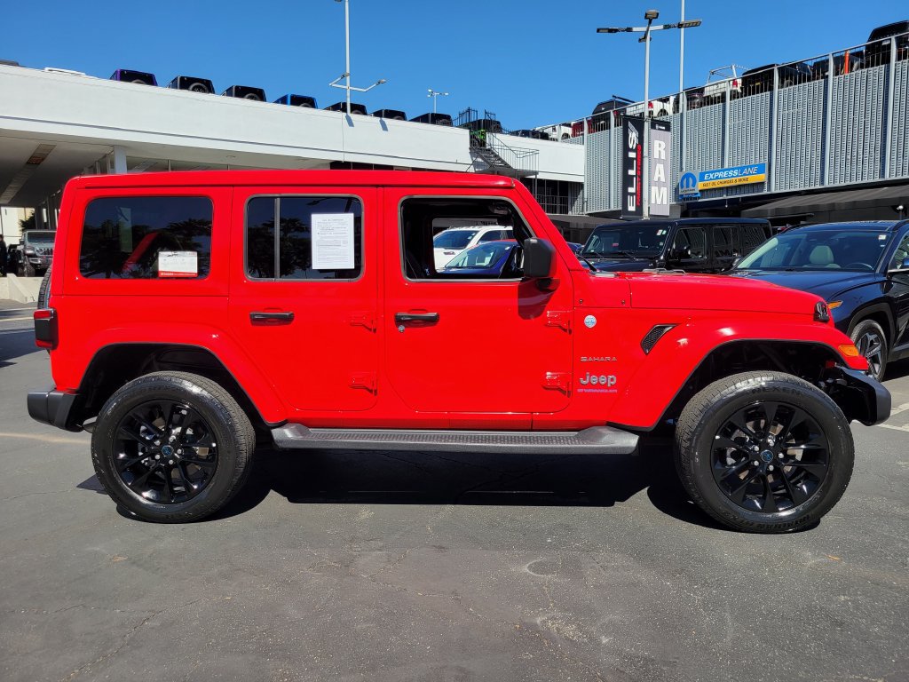 Used 2024 Jeep Wrangler Unlimited Sahara w/ Safety Group AWD/4WD image 30