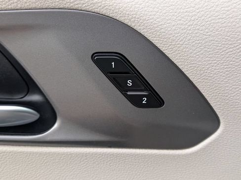 Used 2024 Chrysler Pacifica Touring-L FWD image 15