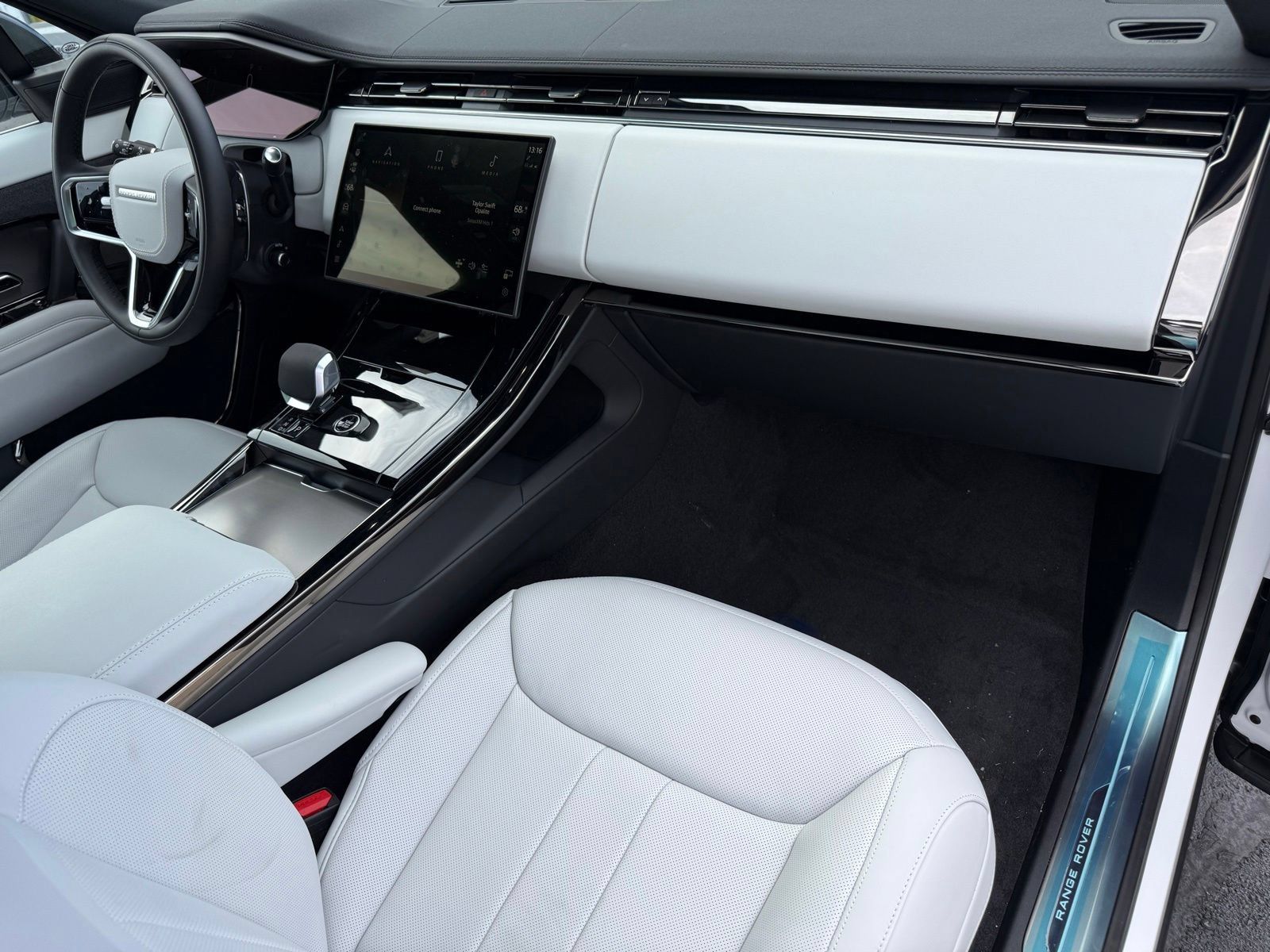 New 2026 Land Rover Range Rover Sport SE AWD/4WD image 19