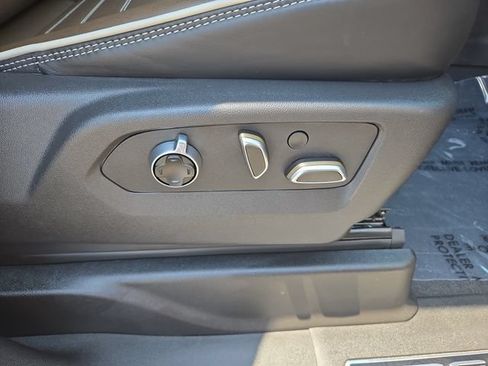 Used 2025 GMC Yukon Denali Ultimate w/ LPO, Floor Liner Package AWD/4WD image 43