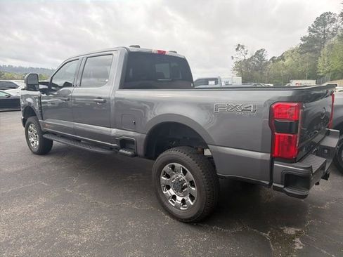 Used 2023 Ford F250 Lariat w/ Black Appearance Package image 5