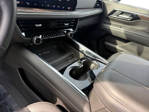 Used 2025 Chevrolet Tahoe Z71 w/ Comfort Package image 13