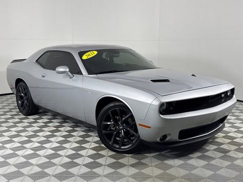 Used 2021 Dodge Challenger SXT w/ Blacktop Package image 2
