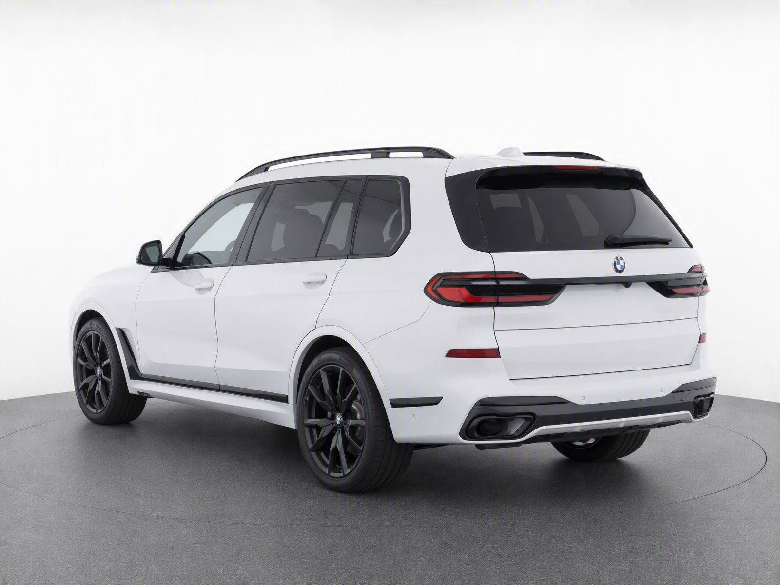 Used 2026 BMW X7 xDrive40i w/ Executive Package AWD/4WD image 4