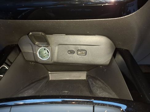 Used 2025 Chevrolet Trax RS w/ Sunroof Package image 18